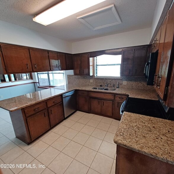 Building Photo - 2295 Foxwood Dr