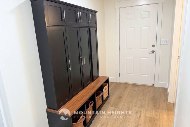 Building Photo - 3987 Red Tail Dr
