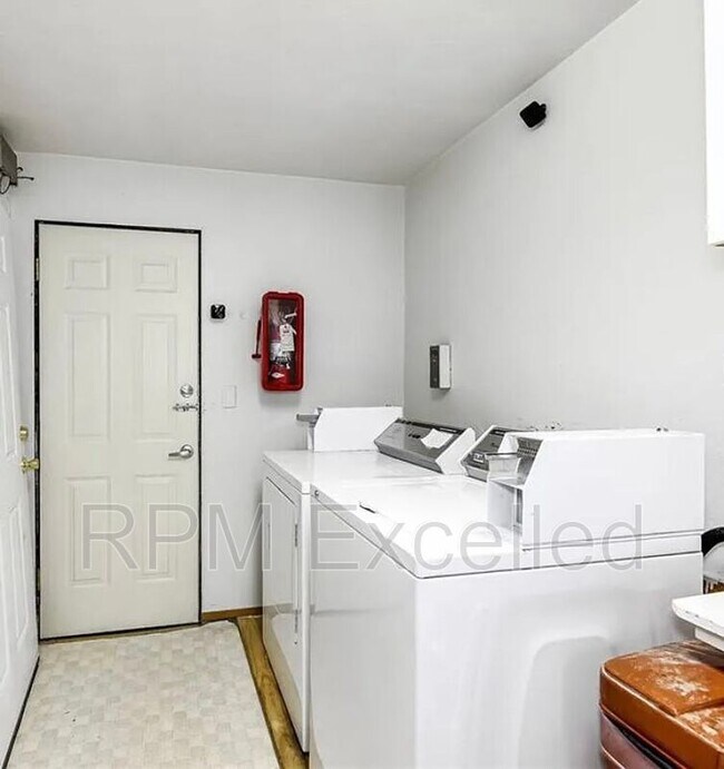 Building Photo - 1122 Lafayette St S