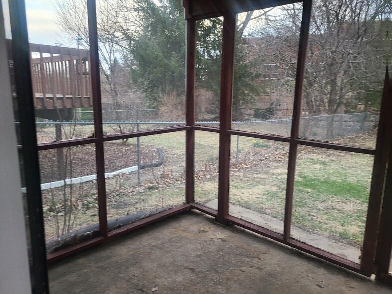 Building Photo - 541 Westwinds Dr