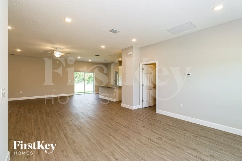 Building Photo - 525 Garbelmann St