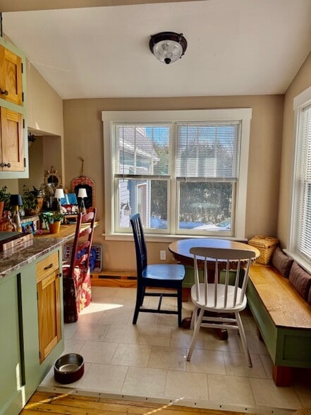 Building Photo - 10 Pine Point Rd