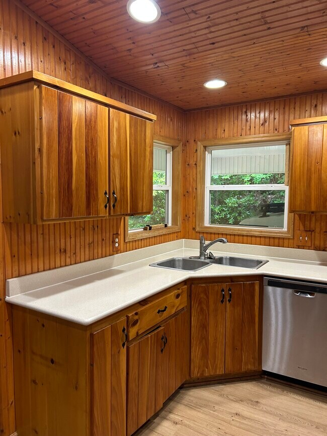 Building Photo - 466 Old Camptown Dr