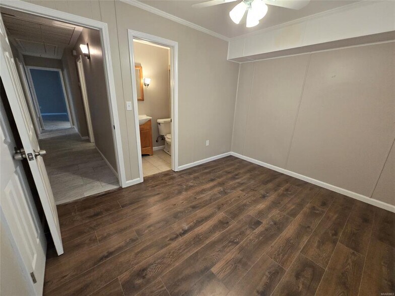 Building Photo - 3540 Farwood Dr