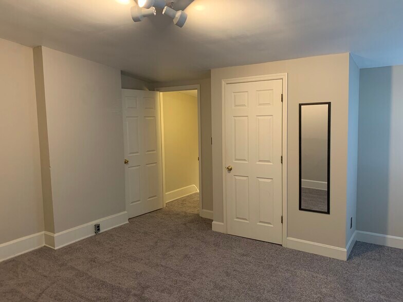 Building Photo - 114 Parker St