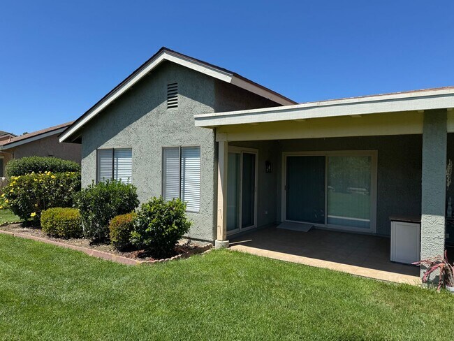 Building Photo - Perimeter location with great views - Leis...