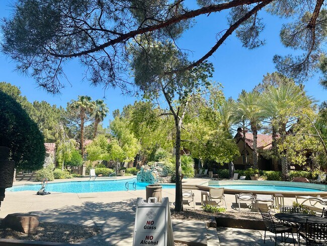 Building Photo - Beautiful 2 bed 2 bath condo in guard gated Residence at Canyon Gate community! Home features bea...