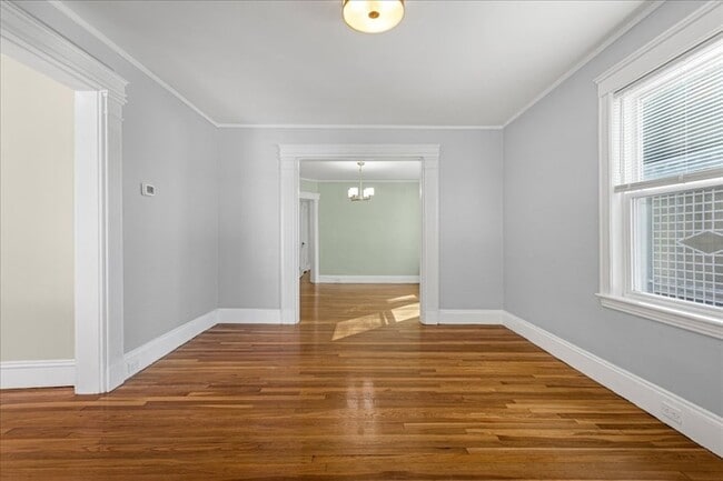 Building Photo - 51 Roslin St