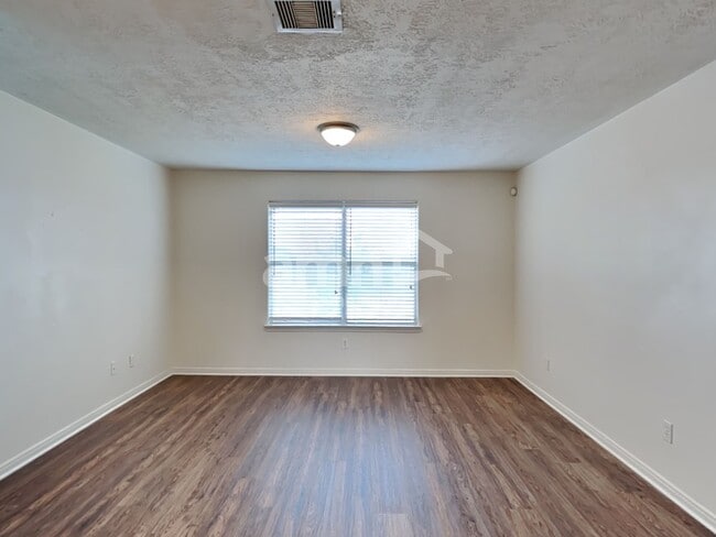 Building Photo - 9116 Dolphin Cir