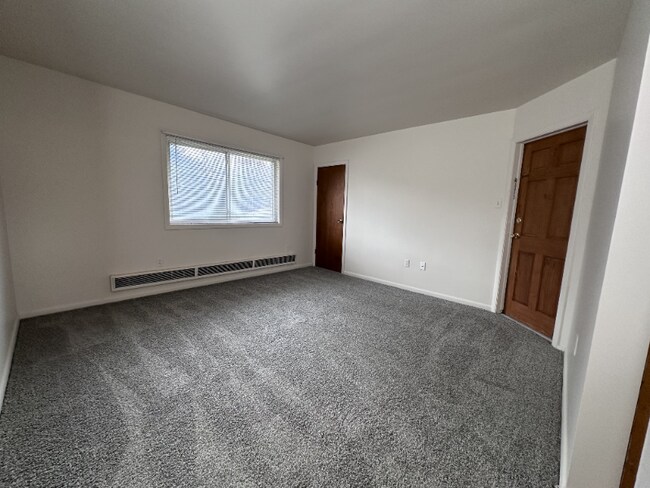 Building Photo - 33 Grandview Dr