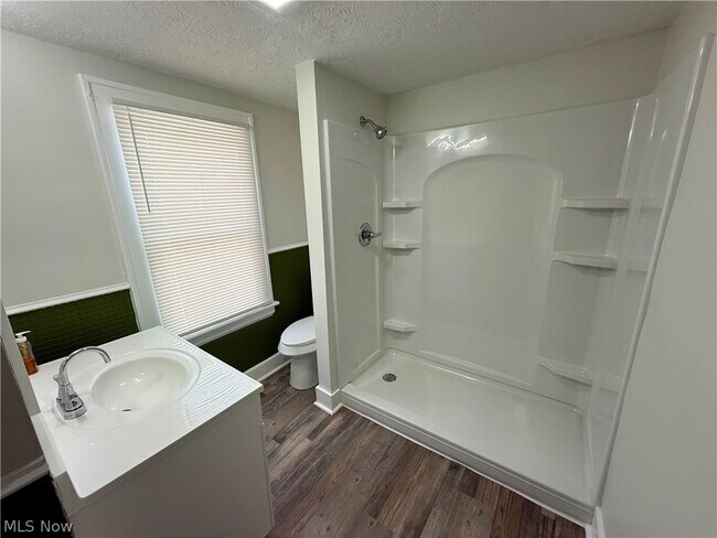 Building Photo - 835 Inman St