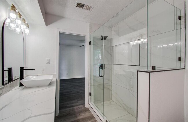 Building Photo - 808 Stone Mountain Dr