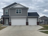 Building Photo - 3-bedroom, 3-bathroom West Fargo Single-Family Home w/ 3 Stall Garage