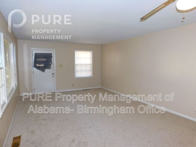 Building Photo - 117 22nd Ave NE