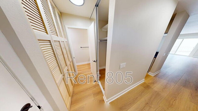 Building Photo - 309 E Surfside Dr