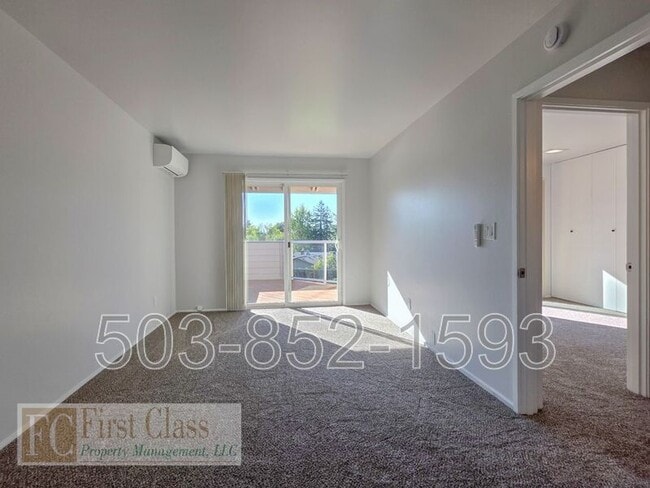 Building Photo - 8500 SW Canyon Dr