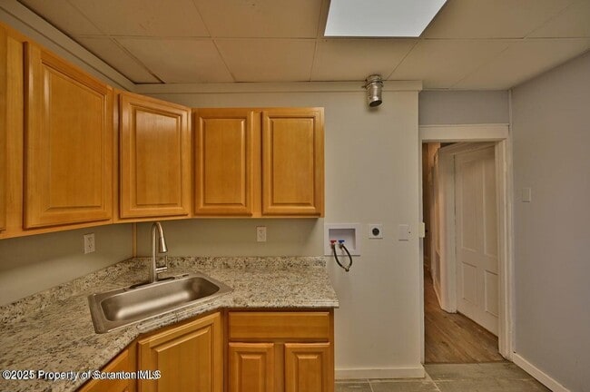 Building Photo - 1416 Capouse Ave