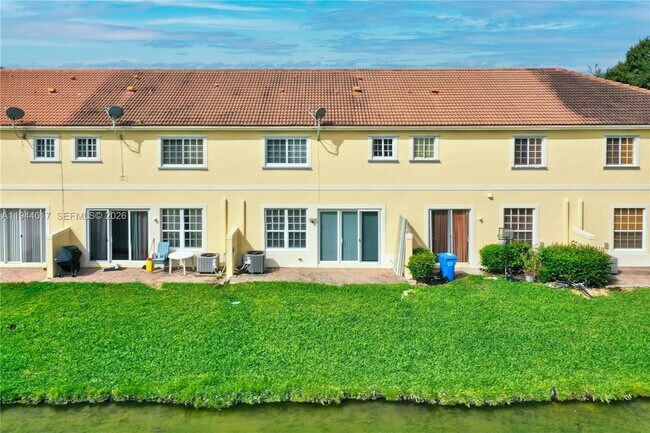 Building Photo - 3258 NW 32nd Terrace