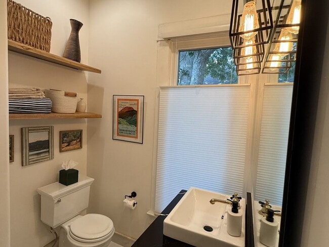 Building Photo - Fully Furnished Executive Home - Just Step...