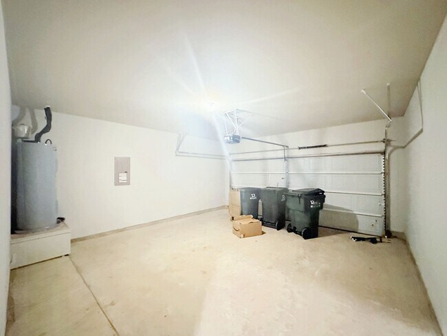 Building Photo - 129 Blooming Trl