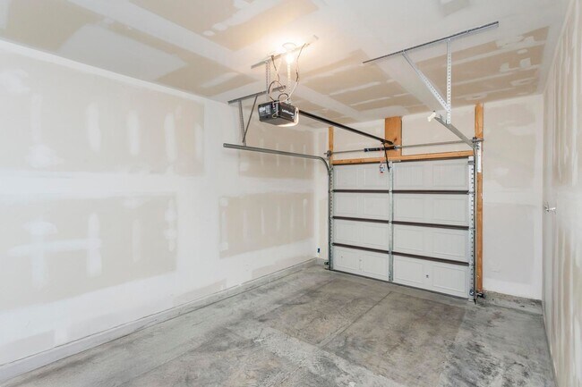 Building Photo - 403 Wooden Shoe Wy