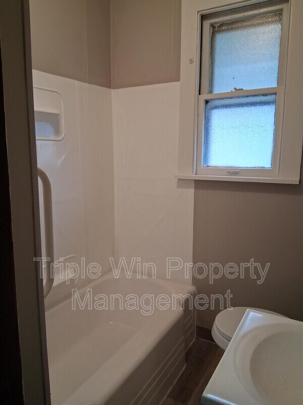 Building Photo - 4891 Hummelsheim Ave