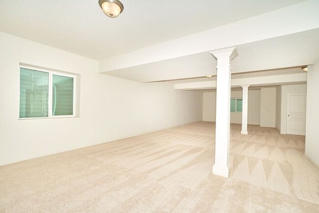 Building Photo - 4 Bedroom With Finished Basement in Westfield!