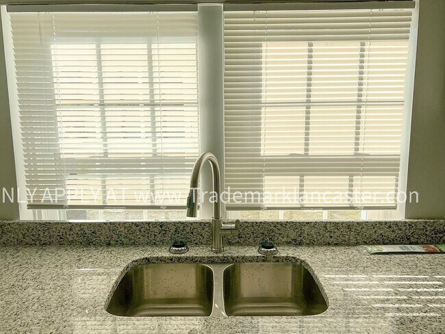 Building Photo - 107 Crest Rd