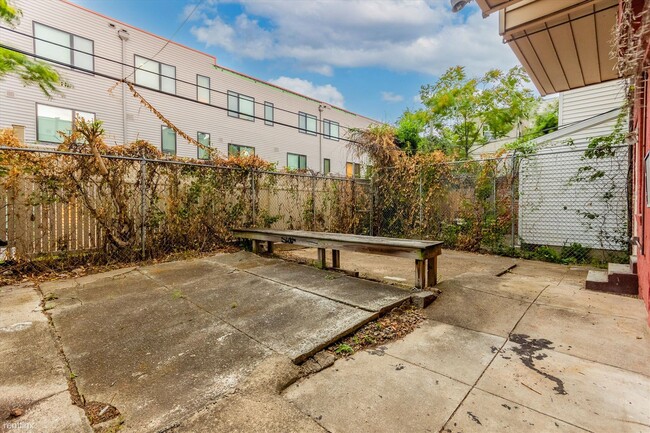 Building Photo - 3 br, 2 bath Triplex - 2148 N CARLISLE ST ...