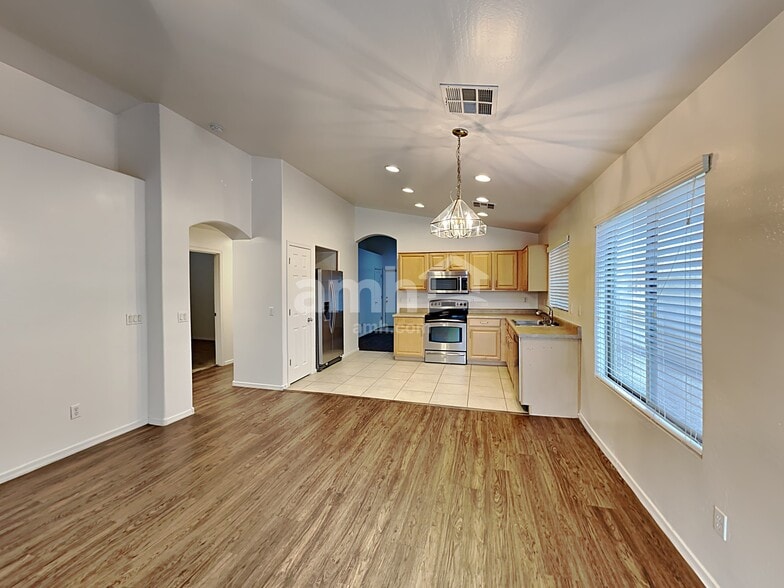 Building Photo - 1735 W Appaloosa Way