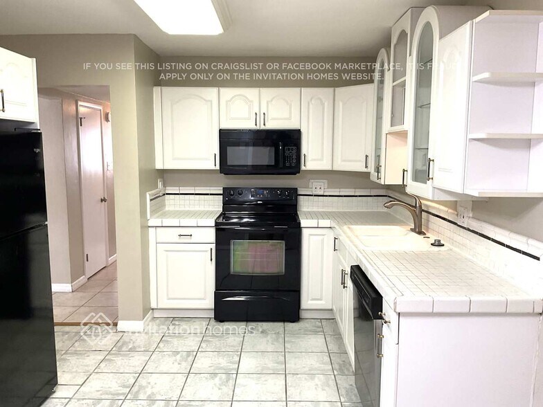 Building Photo - 2148 68th Terrace S