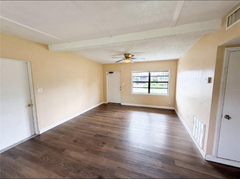 Building Photo - 702 S Solandra Dr