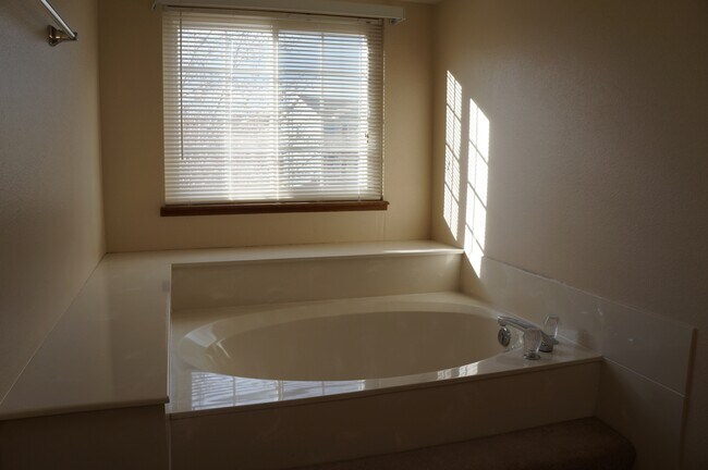 Building Photo - 7565 Hickorywood Dr