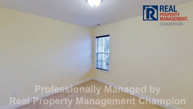 Building Photo - Beautiful home boasts open floorplan, screened porch, and spacious fenced yard