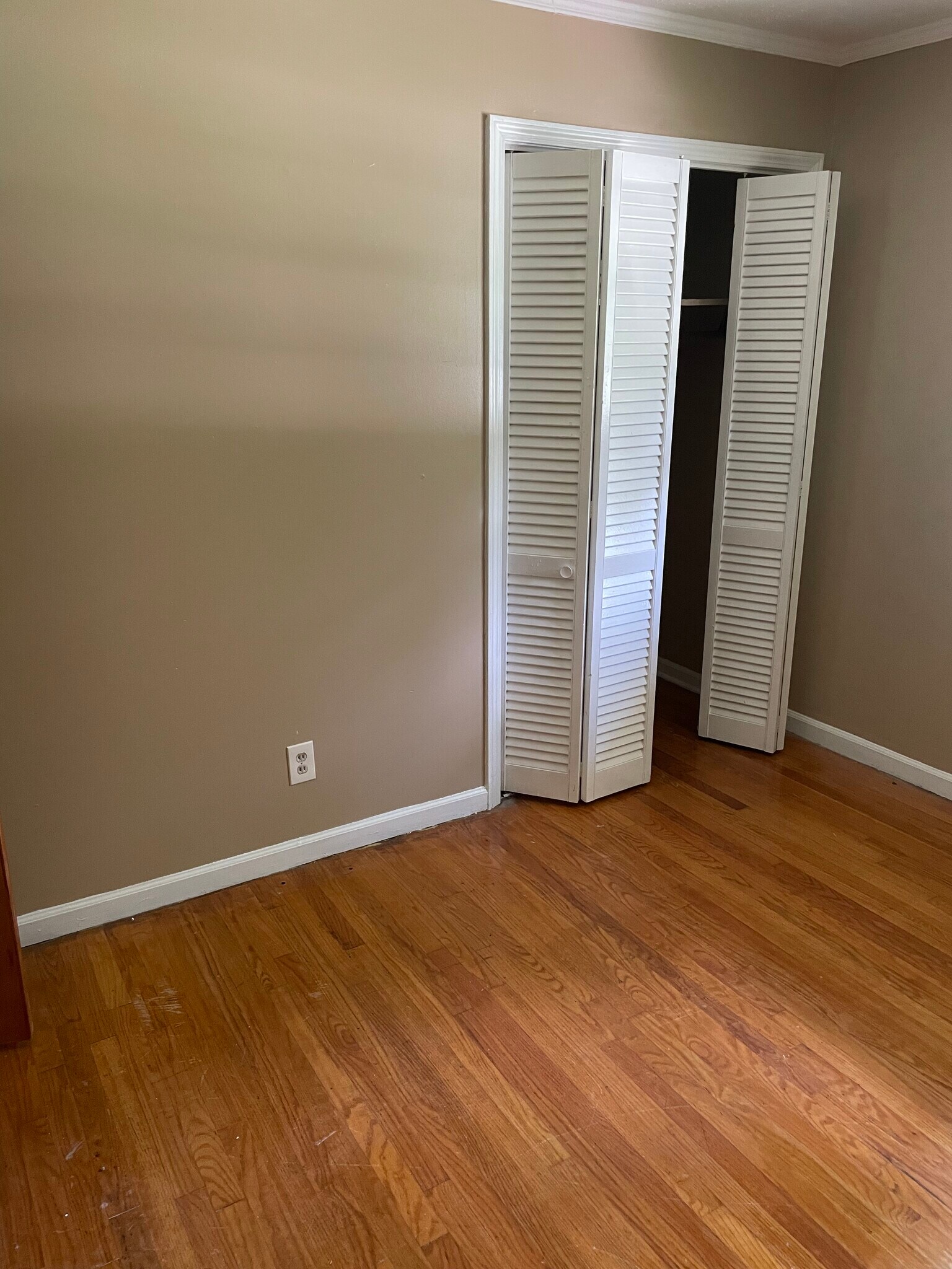 Bed Rm 1 - 4193 Dunmore Rd