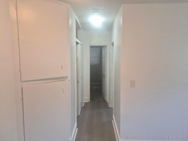 Building Photo - 2032 NE 168th St
