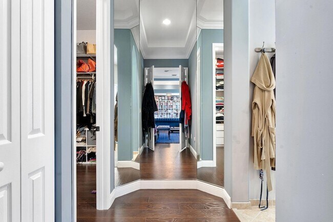 Building Photo - 9173 Delemar Ct