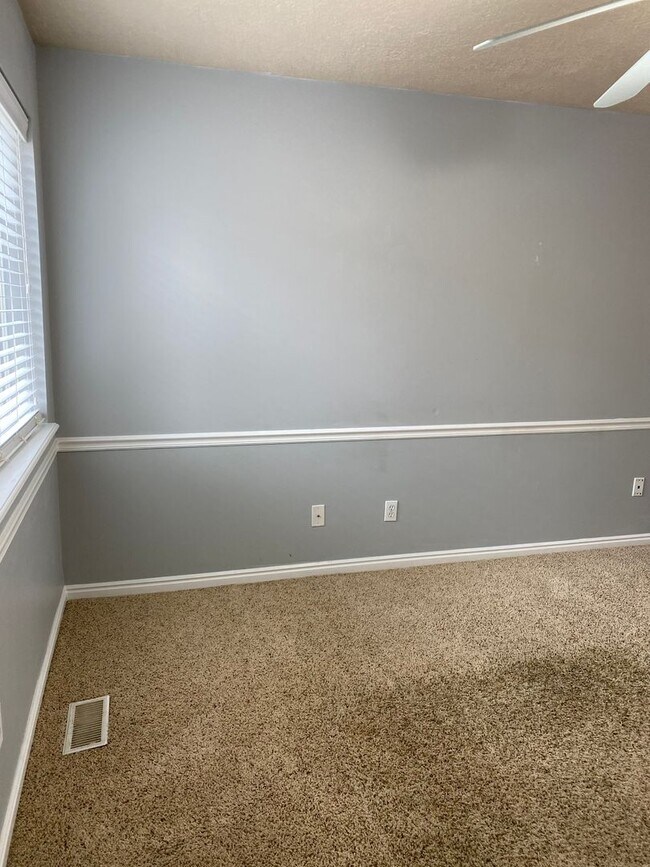 Building Photo - 2 Bed 1 Bath Brentwood Condo