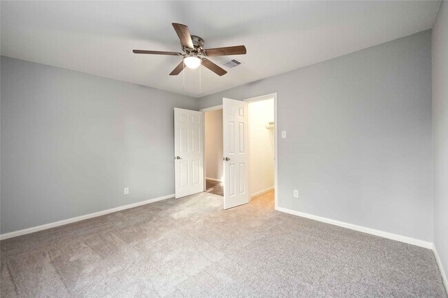 Building Photo - 3823 Fernglade Dr