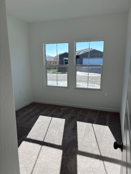 Building Photo - 6088 E Giavanna Ave