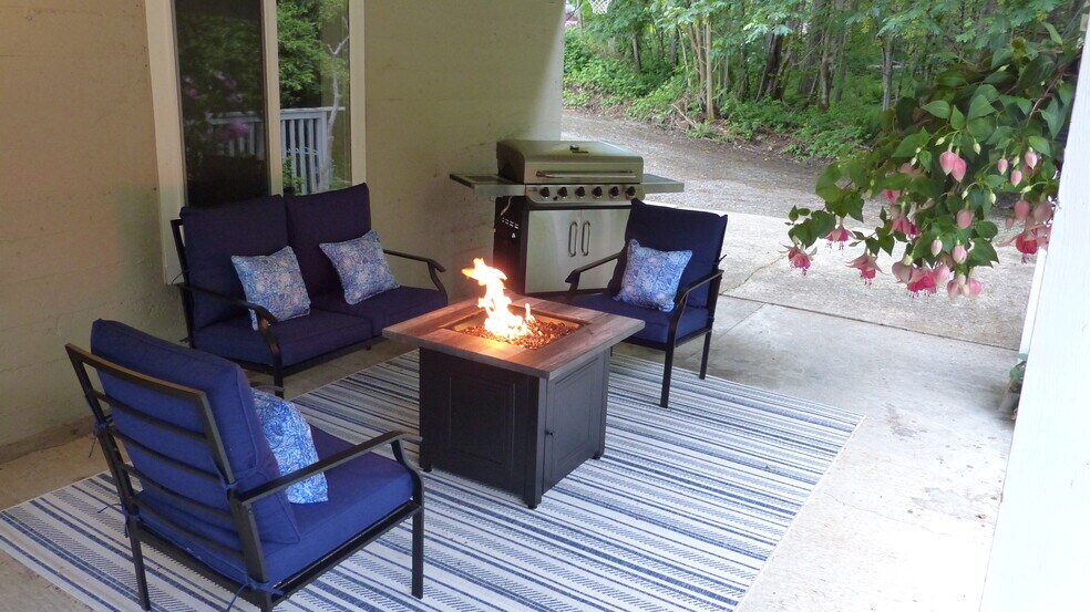 fire table - 1226 Bayview Ave