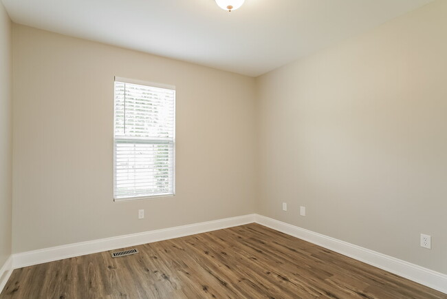 Building Photo - 143 Locket Dr