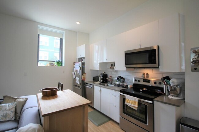 Building Photo - 70 Parker Hill Ave