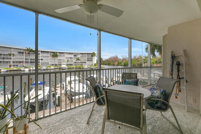 Building Photo - 1537 E Hillsboro Blvd