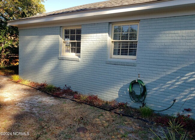 Building Photo - 809 Shakespeare Dr