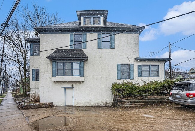 Building Photo - $999- West Lovell 2-Bed/1-Bath upstairs apartment, 789 sq. ft. - Ask about our Security Deposit A...