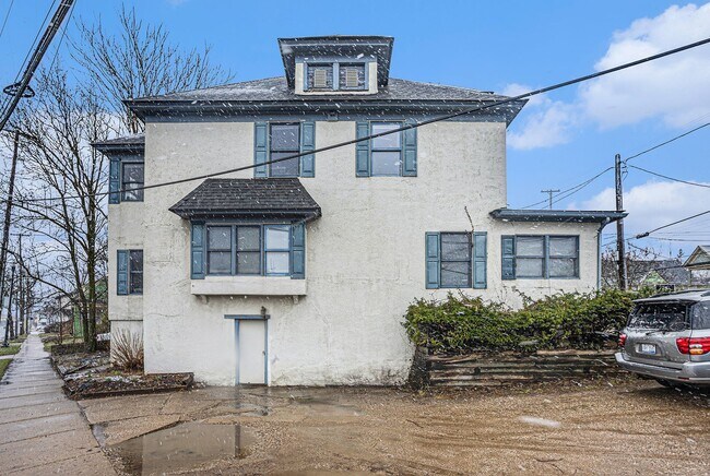 Building Photo - West Lovell 2-Bed/1-Bath upstairs apartment, 789 sq. ft. - Ask about our Security Deposit Alterna...
