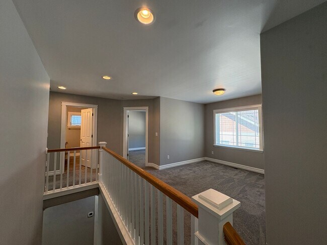 Building Photo - 2504 Fir Crest Blvd