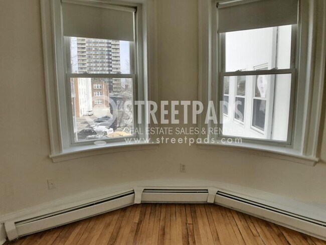 Building Photo - 2 bedroom in Brookline MA 02446