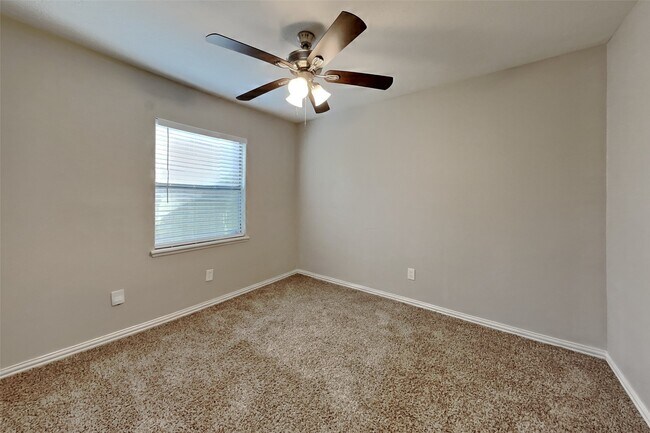 Building Photo - 635 Stonewall Dr